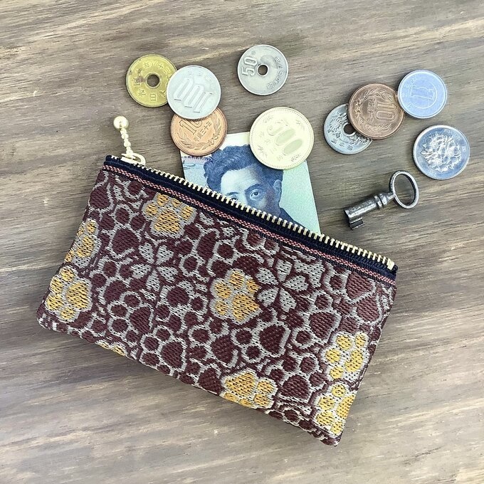 【肉球と桜】畳縁 ぺたんこ ミニポーチ 小銭入れ カードケース 和風 チョコレート キャラメル 茶色 足あと 犬 猫