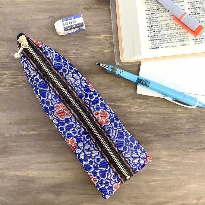 【肉球と桜】畳縁 ぺたんこ ミニポーチ 小銭入れ カードケース 和風 青 赤 足あと 犬 猫