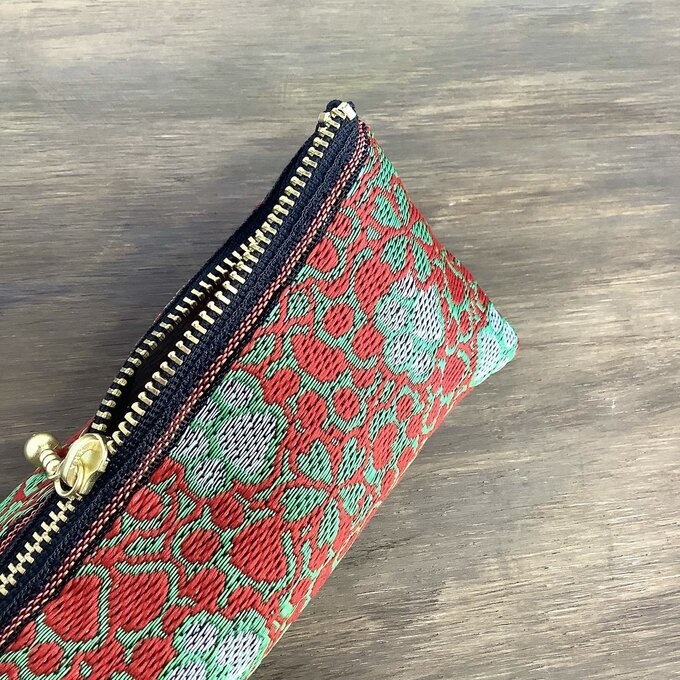 【肉球と桜】畳縁 テトラ型 ペンケース 和風 赤 緑 足あと 犬