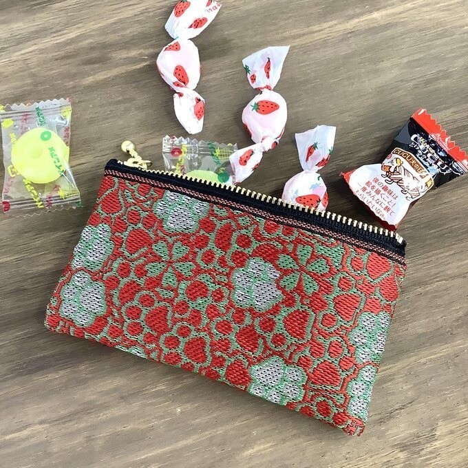 【肉球と桜】畳縁 ぺたんこ ミニポーチ 小銭入れ カードケース 和風 赤 緑 足あと 犬