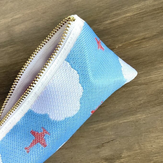 【飛行機と雲】畳縁 テトラ型 ペンケース 空 空色 ブルー