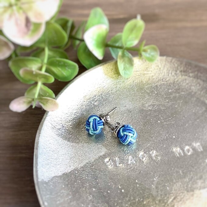 【空のかけら】水引 ピアス 大人可愛い ブルー ゴールド コロコロ