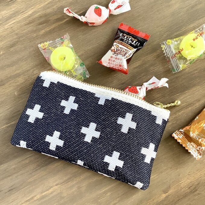 【クロス柄】畳縁 ぺたんこ ミニポーチ 小銭入れ カードケース 黒 北欧 プラス柄