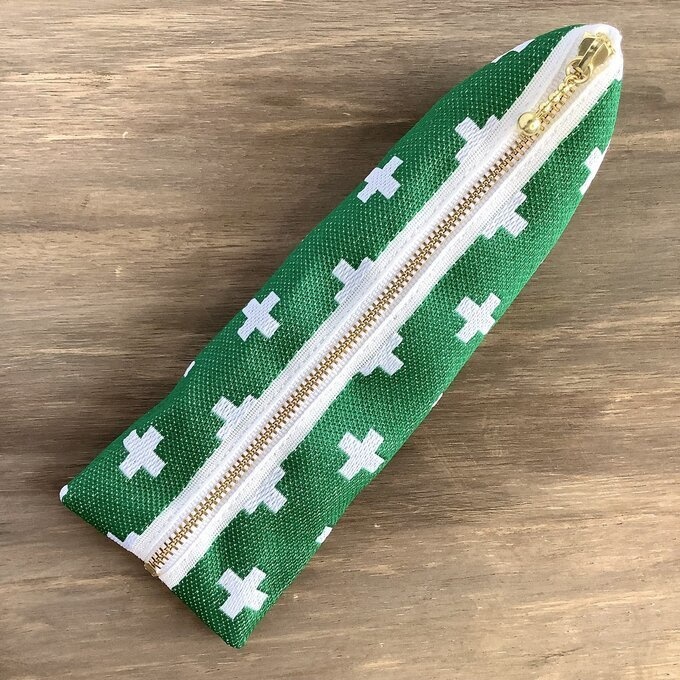 【クロス柄】畳縁 テトラ型 ペンケース 緑 北欧 十字 プラス柄