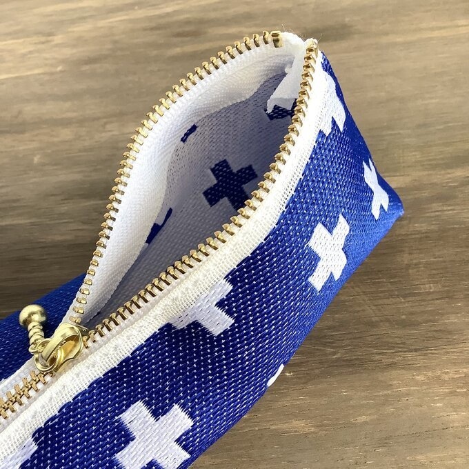 【クロス柄】畳縁 テトラ型 ペンケース 青 北欧 十字 プラス柄