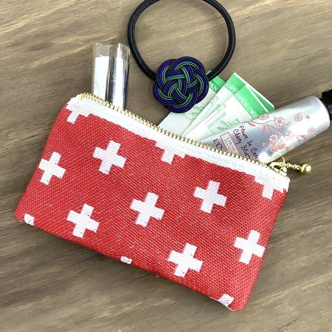 【クロス柄】畳縁 テトラ型 ペンケース 赤 北欧 十字 プラス柄