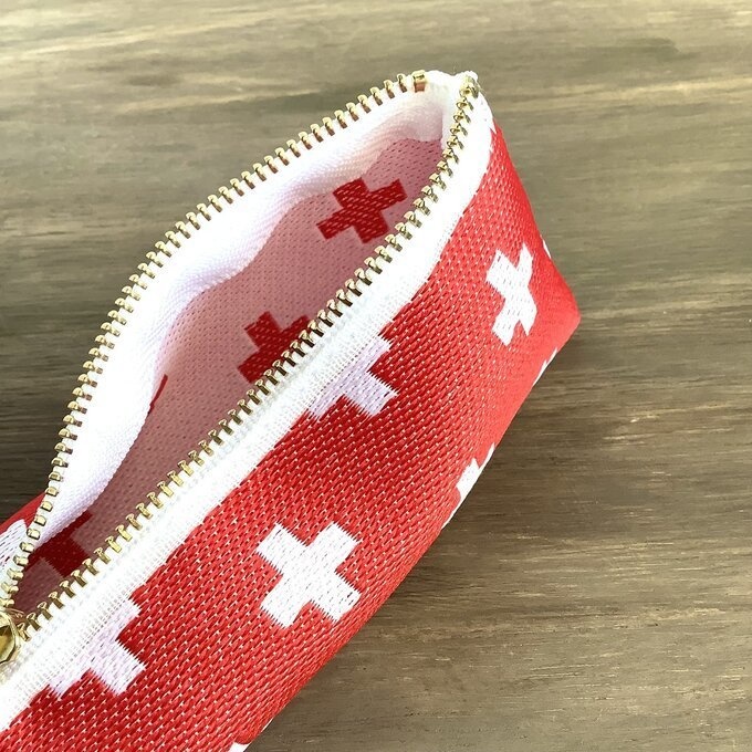 【クロス柄】畳縁 テトラ型 ペンケース 赤 北欧 十字 プラス柄