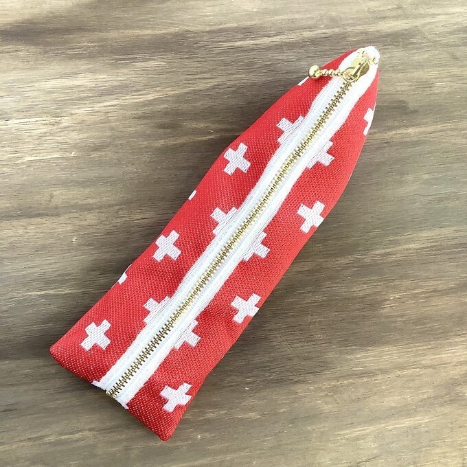 【クロス柄】畳縁 テトラ型 ペンケース 赤 北欧 十字 プラス柄