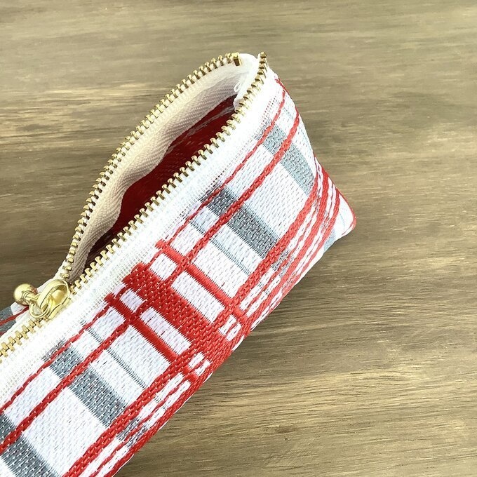 【タータンチェック】畳縁 テトラ型 ペンケース 赤 シンプル