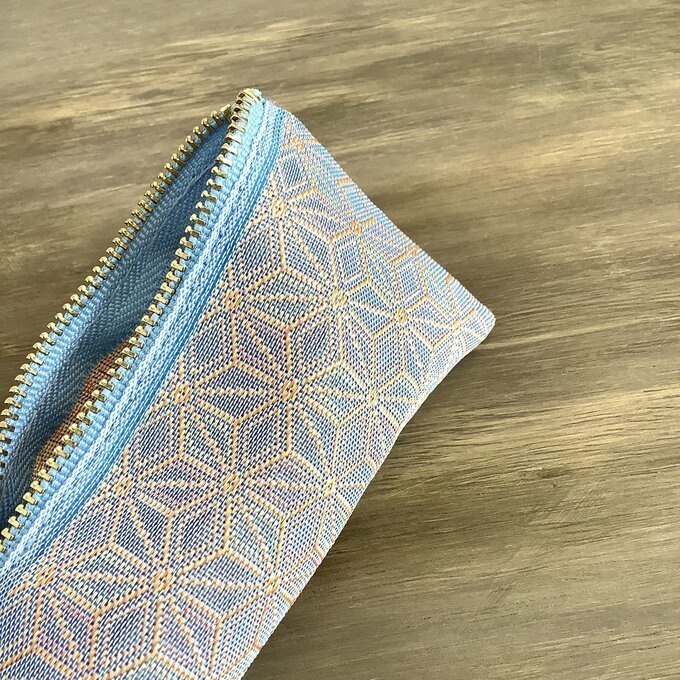 【湖面の虹】畳縁 テトラ型 ペンケース 麻の葉模様 水色 レインボー 虹色 ニュアンスカラー