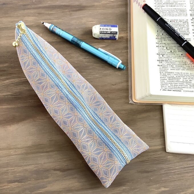 【湖面の虹】畳縁 ぺたんこ ミニポーチ カードケース 小銭入れ 麻の葉模様 水色 レインボー 虹色 ニュアンスカラー