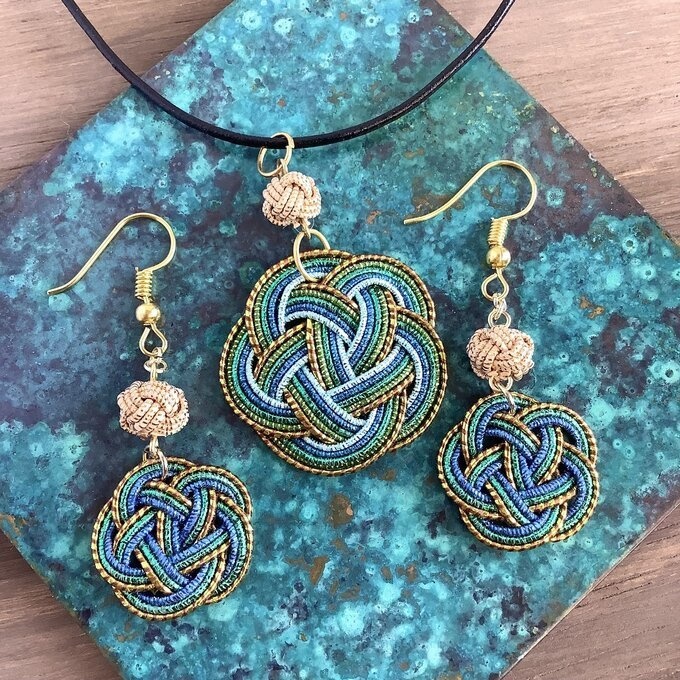 水引【玉虫色】ゆれるお花のペンダント オリエンタル グリーン ゴールド