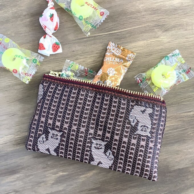 【シーサー】畳縁 ぺたんこ ミニポーチ 小銭入れ カードケース 獅子 沖縄 臙脂 ワインカラー