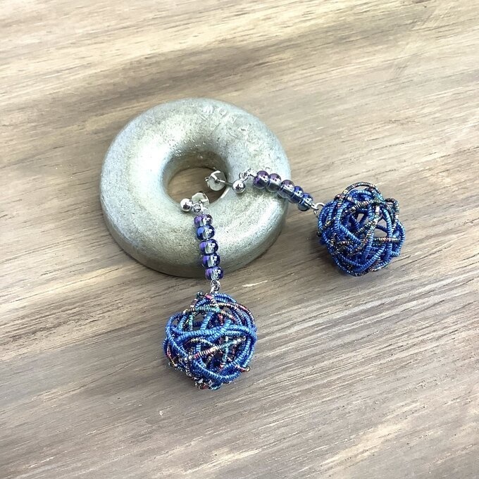 水引 くるくるボール ピアス【夜空】ブルー キラキラ 宇宙