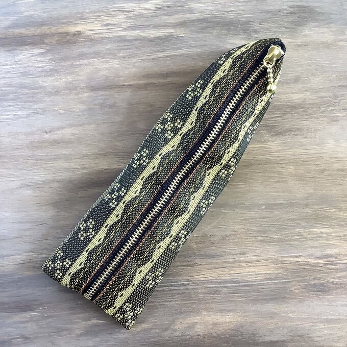 【ミンサー柄】畳縁 テトラ型 ペンケース 茶色 沖縄 ちゅらべり 縁起物