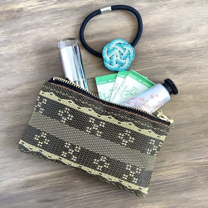 【ミンサー柄】畳縁 ぺたんこ ミニポーチ 小銭入れ カードケース 茶色 沖縄 ちゅらべり 縁起物