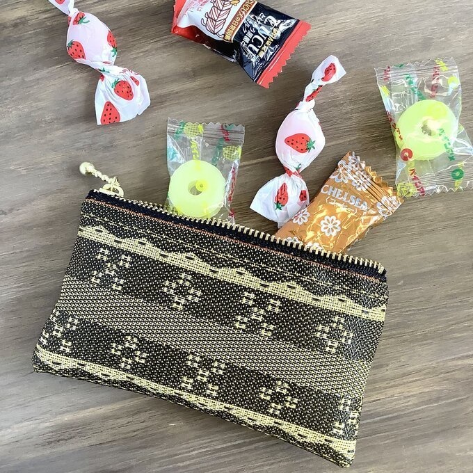 【ミンサー柄】畳縁 ぺたんこ ミニポーチ 小銭入れ カードケース 茶色 沖縄 ちゅらべり 縁起物