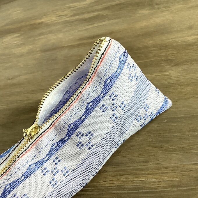 【ミンサー柄】畳縁 テトラ型 ペンケース 水色 白 沖縄 ちゅらべり 縁起物