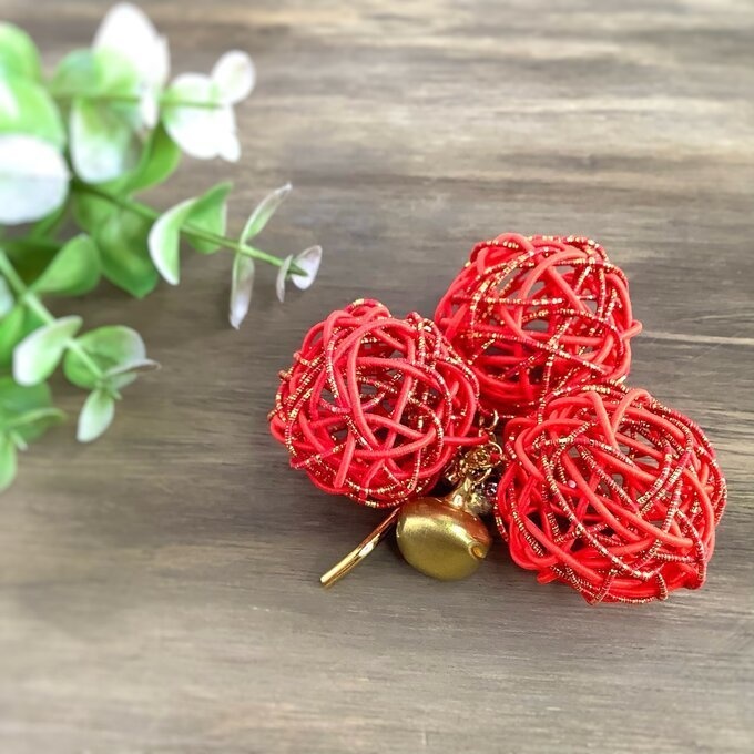 くるくる 水引玉 ポニーフック 赤 金 鈴付き 大ぶり
