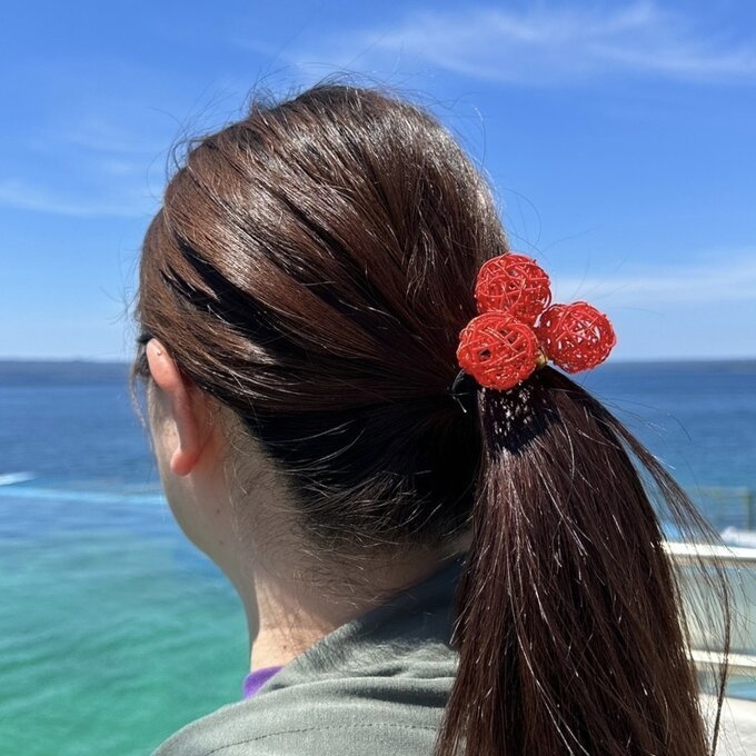 くるくる 水引玉 ポニーフック 赤 金 鈴付き 大ぶり