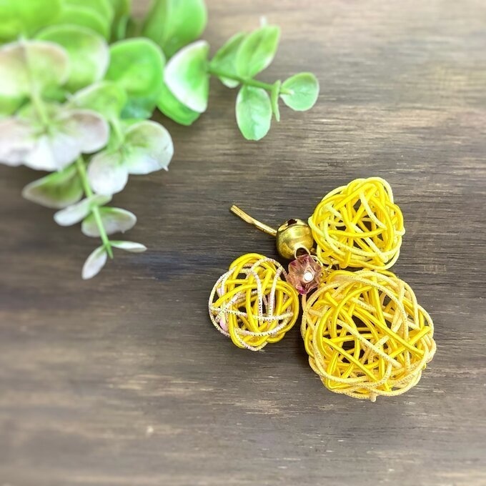 くるくる 水引玉 ポニーフック 黄色 鈴付き 大ぶり