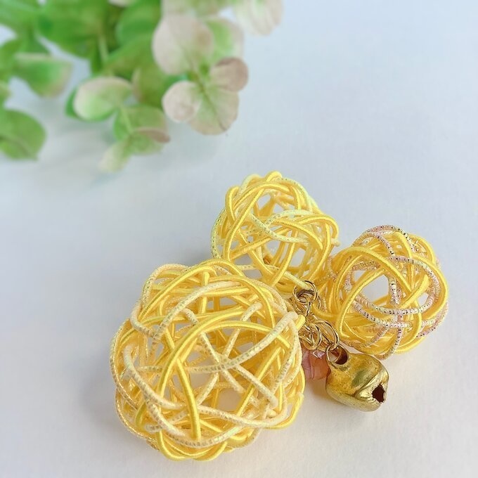 くるくる 水引玉 ポニーフック 黄色 鈴付き 大ぶり