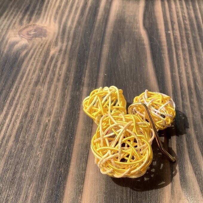 くるくる 水引玉 ポニーフック 黄色 鈴付き 大ぶり