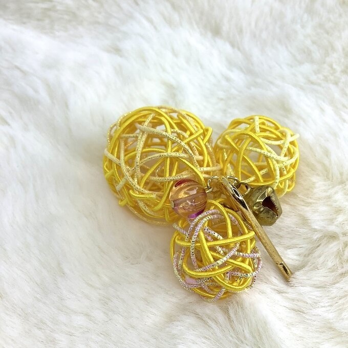 くるくる 水引玉 ポニーフック 黄色 鈴付き 大ぶり