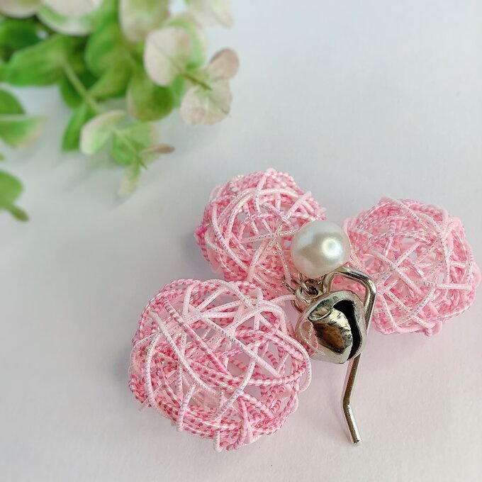 くるくる 水引玉 ポニーフック ピンク 鈴付き 大ぶり