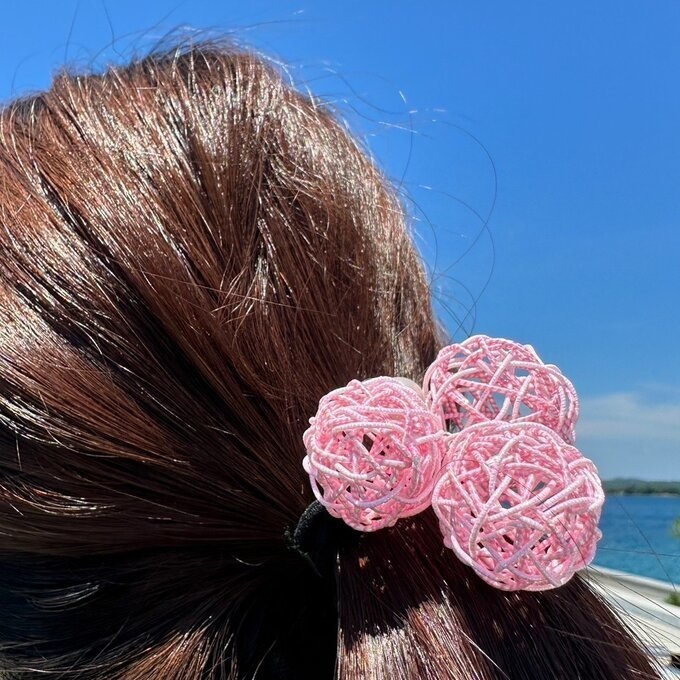 くるくる 水引玉 ポニーフック ピンク 鈴付き 大ぶり