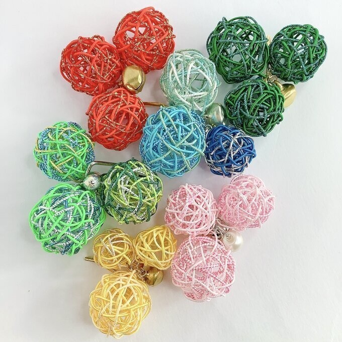 くるくる 水引玉 ポニーフック ピンク 鈴付き 大ぶり