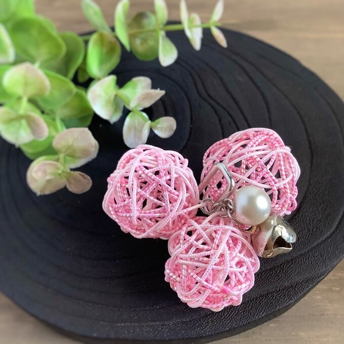 くるくる 水引玉 ポニーフック ピンク 鈴付き 大ぶり