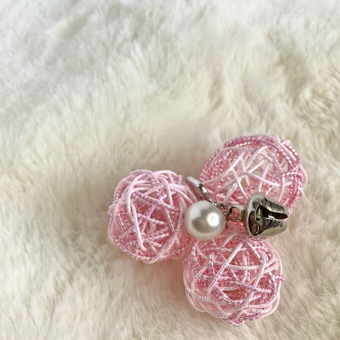 くるくる 水引玉 ポニーフック ピンク 鈴付き 大ぶり