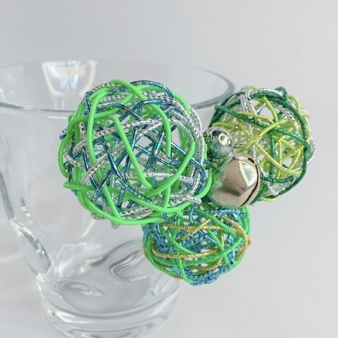 くるくる 水引玉 ポニーフック ライトグリーン 黄緑 鈴付き 大ぶり