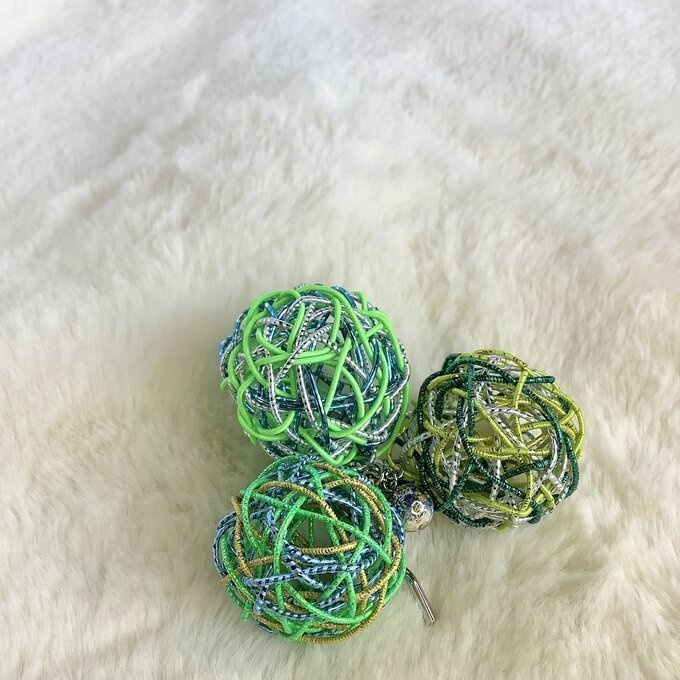 くるくる 水引玉 ポニーフック ライトグリーン 黄緑 鈴付き 大ぶり