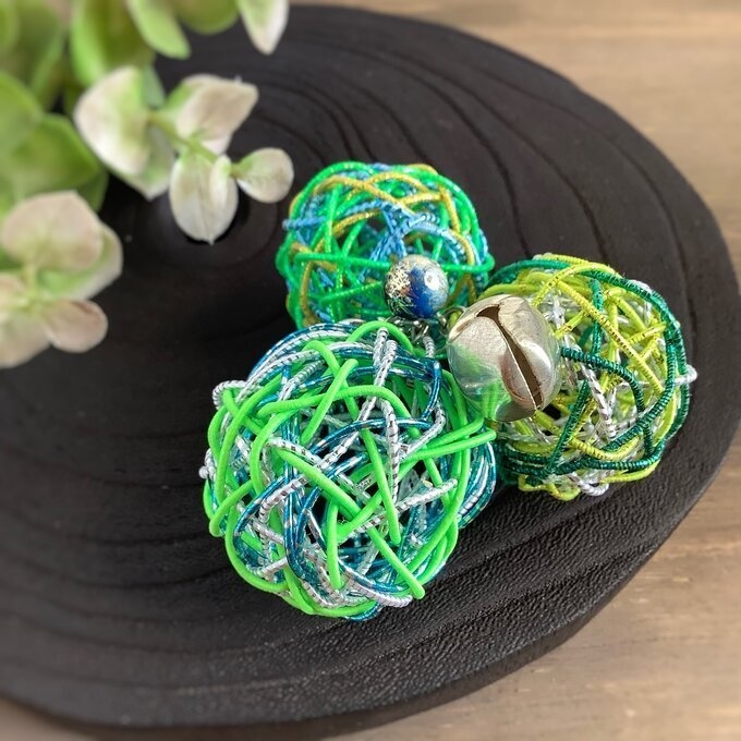 くるくる 水引玉 ポニーフック ライトグリーン 黄緑 鈴付き 大ぶり