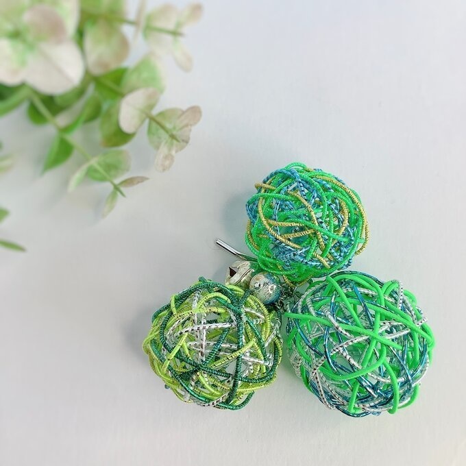 くるくる 水引玉 ポニーフック ライトグリーン 黄緑 鈴付き 大ぶり