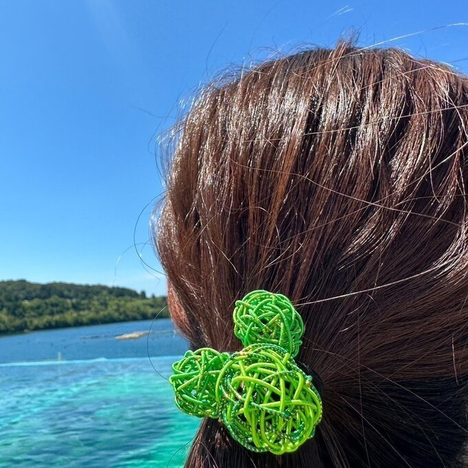 くるくる 水引玉 ポニーフック ライトグリーン 黄緑 鈴付き 大ぶり