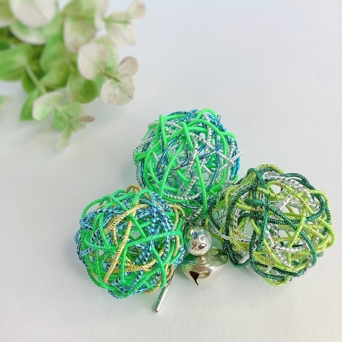 くるくる 水引玉 ポニーフック ライトグリーン 黄緑 鈴付き 大ぶり