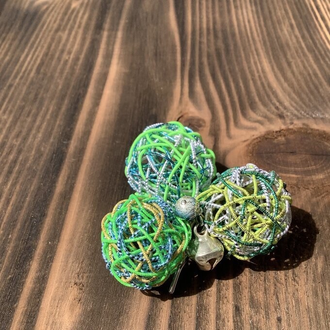 くるくる 水引玉 ポニーフック ライトグリーン 黄緑 鈴付き 大ぶり