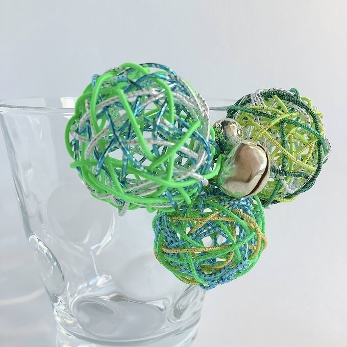 くるくる 水引玉 ポニーフック ライトグリーン 黄緑 鈴付き 大ぶり