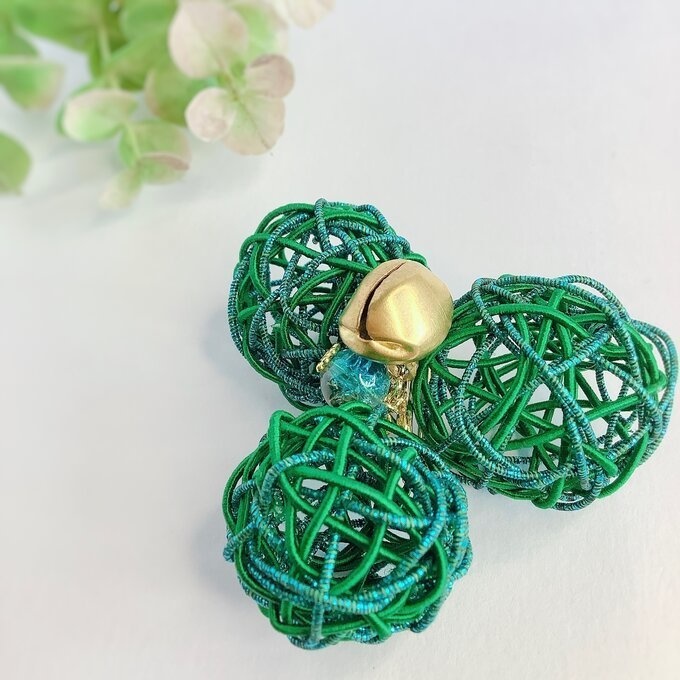 くるくる 水引玉 ポニーフック 緑 鈴付き 大ぶり