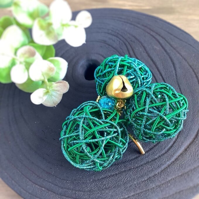 くるくる 水引玉 ポニーフック 緑 鈴付き 大ぶり