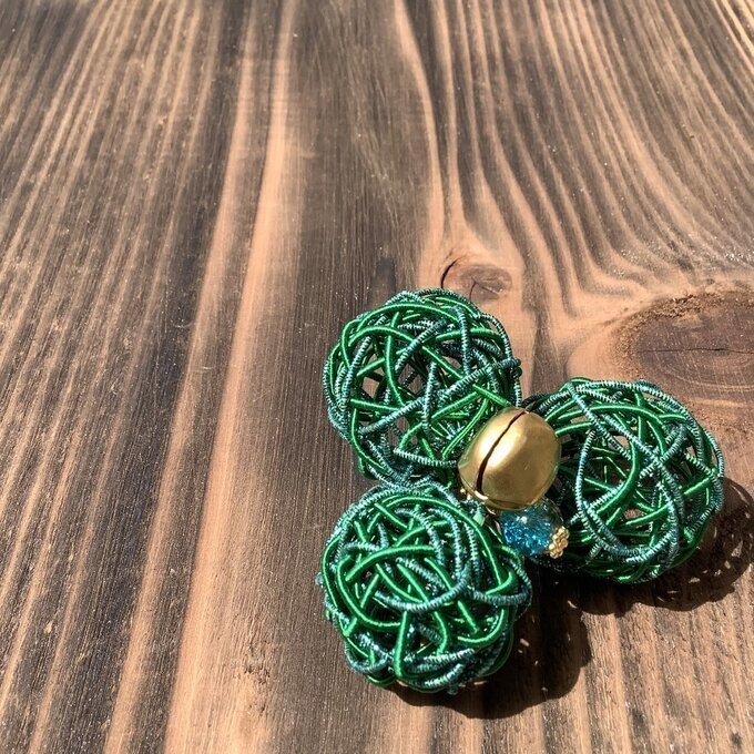 くるくる 水引玉 ポニーフック 緑 鈴付き 大ぶり