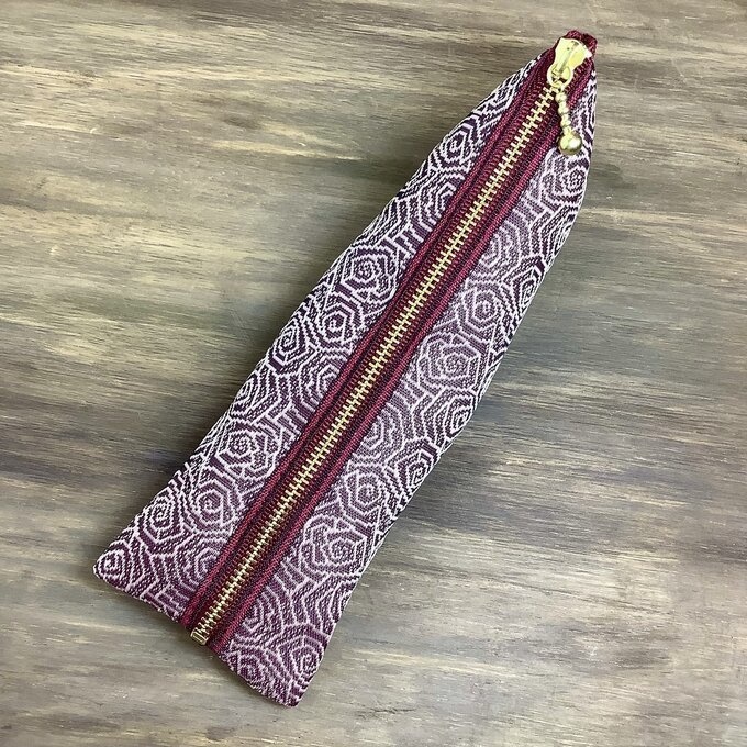 【渦巻薔薇】畳縁 テトラ型 ペンケース ワイン ボルドー バラ 和風 アールデコ アンティーク