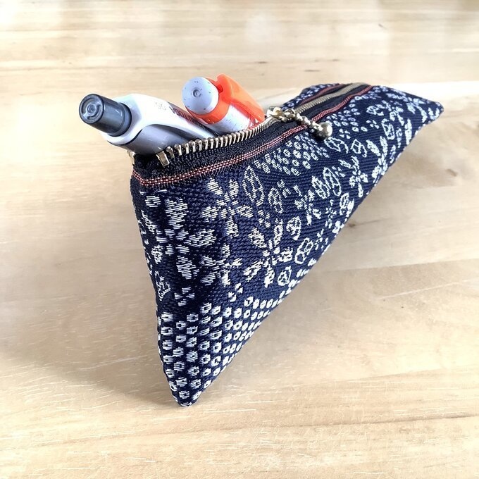 【満開の桜】畳縁 テトラ型 ペンケース 紺 和風 受験に!