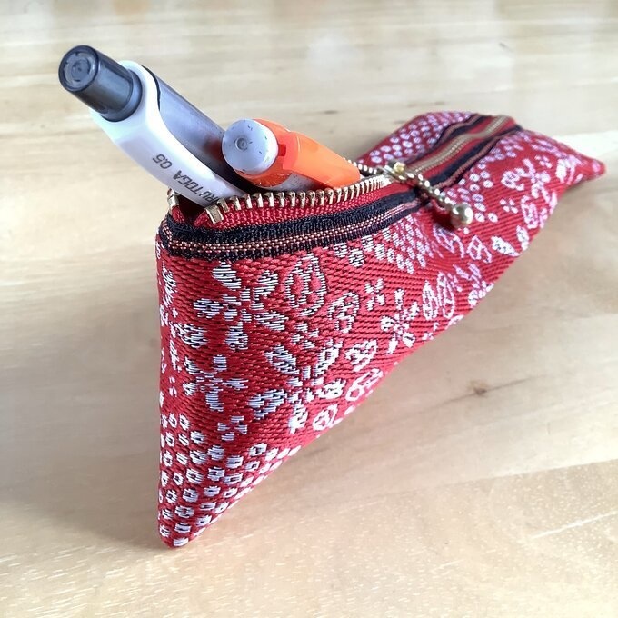 【満開の桜】畳縁 テトラ型 ペンケース 赤 和風 受験に!