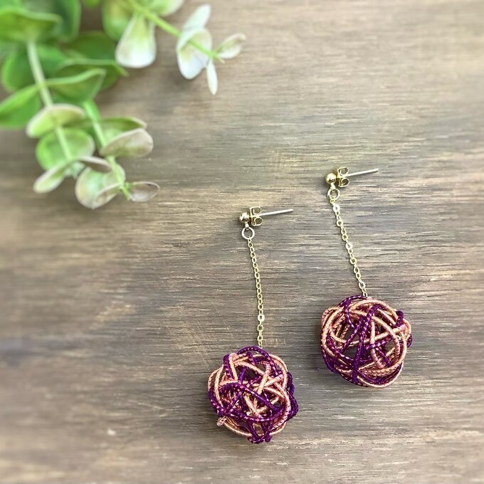 水引 くるくるボール ピアス【ぶどう畑の夕日】ゆらゆら ボルドー キラキラ ゴールド