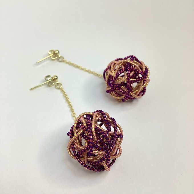 水引 くるくるボール ピアス【ぶどう畑の夕日】ゆらゆら ボルドー キラキラ ゴールド