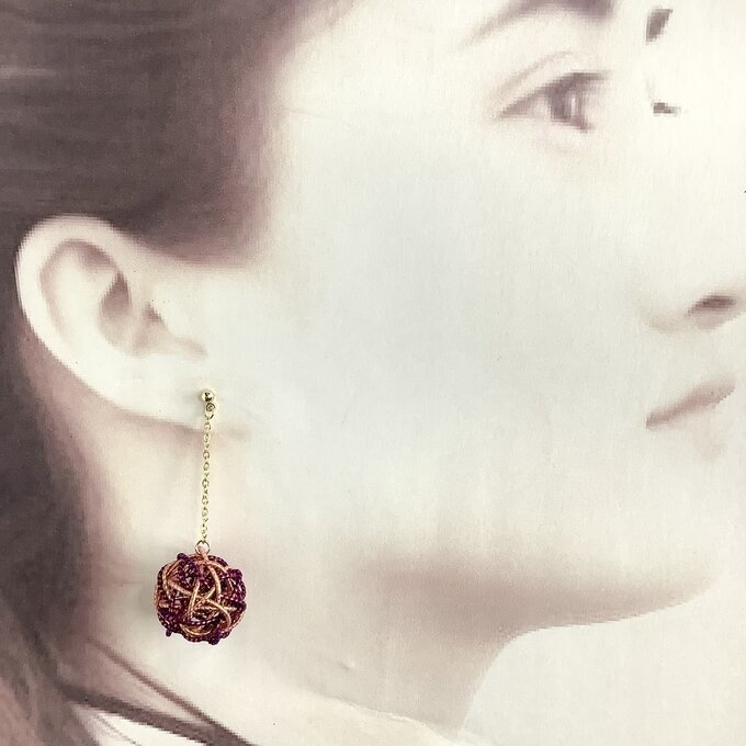 水引 くるくるボール ピアス【ぶどう畑の夕日】ゆらゆら ボルドー キラキラ ゴールド